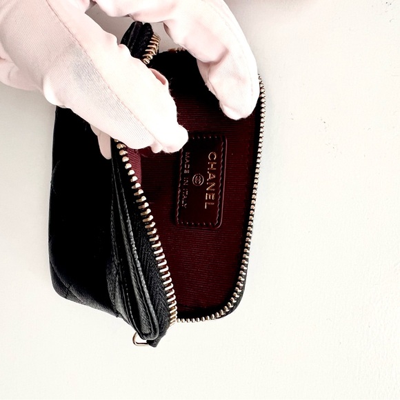 🔥 CHANEL Caviar Quilted Zip Card Holder
Wallet in Black with gold hardware - Picture 10 of 13